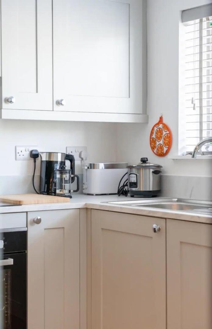 Stylish Cardiff City Apartment Exterior photo